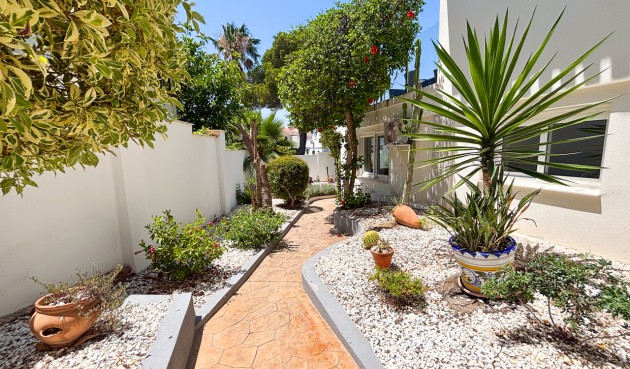 Resale - Villa -
Dehesa de Campoamor - Costa Blanca