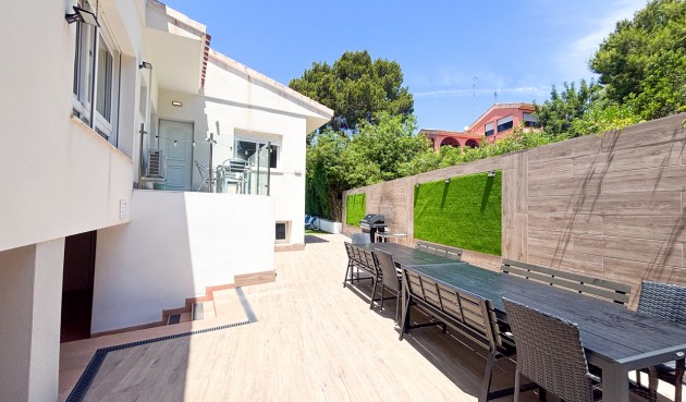 Resale - Villa -
Dehesa de Campoamor - Costa Blanca