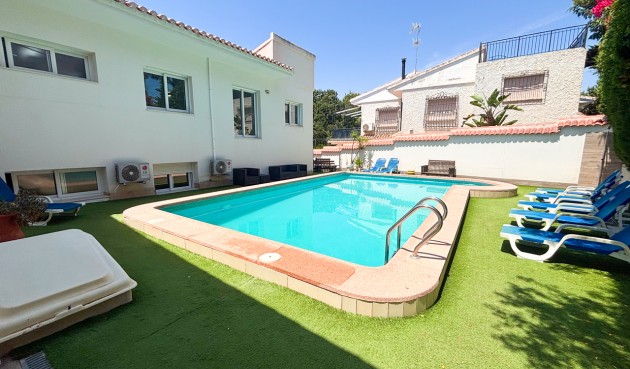 Resale - Villa -
Dehesa de Campoamor - Costa Blanca