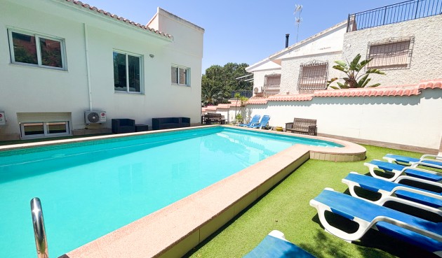 Resale - Villa -
Dehesa de Campoamor - Costa Blanca