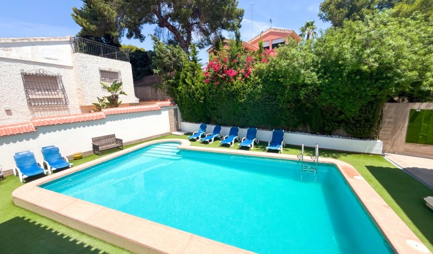 Resale - Villa -
Dehesa de Campoamor - Costa Blanca