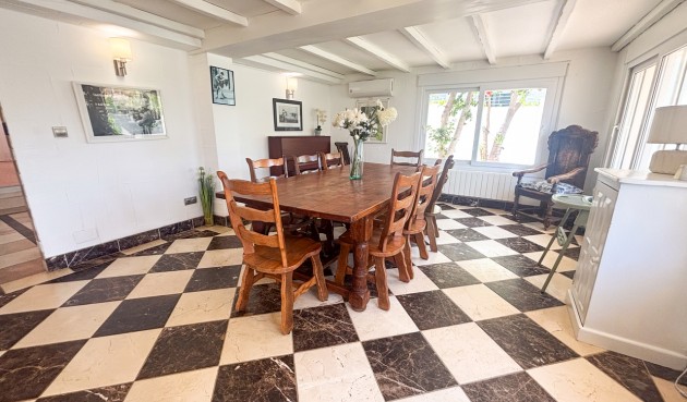 Resale - Villa -
Dehesa de Campoamor - Costa Blanca