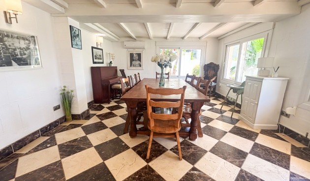Resale - Villa -
Dehesa de Campoamor - Costa Blanca