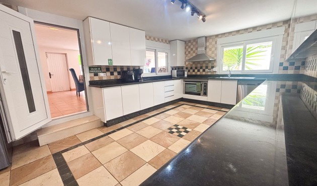 Resale - Villa -
Dehesa de Campoamor - Costa Blanca