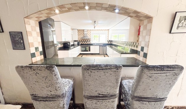 Resale - Villa -
Dehesa de Campoamor - Costa Blanca