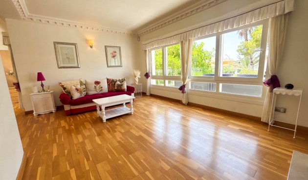 Resale - Villa -
Dehesa de Campoamor - Costa Blanca