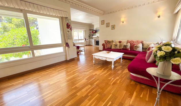 Resale - Villa -
Dehesa de Campoamor - Costa Blanca