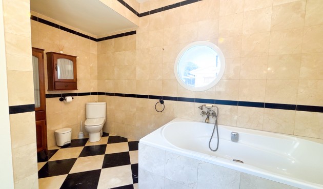 Resale - Villa -
Dehesa de Campoamor - Costa Blanca