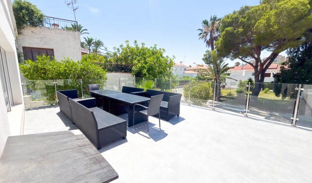Resale - Villa -
Dehesa de Campoamor - Costa Blanca