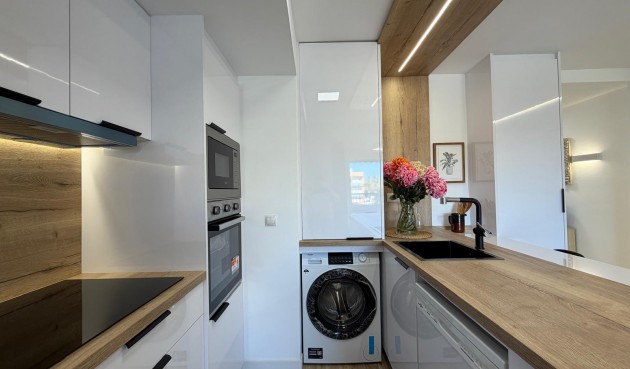 Resale - Apartment -
Torrevieja - Punta Prima