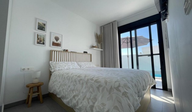 Reventa - Villa -
Roldan - Torre Pachecco