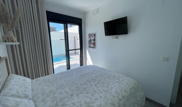 Reventa - Villa -
Roldan - Torre Pachecco
