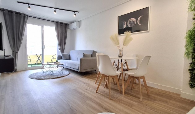 Resale - Apartment -
Torrevieja - Estacion De Autobuses