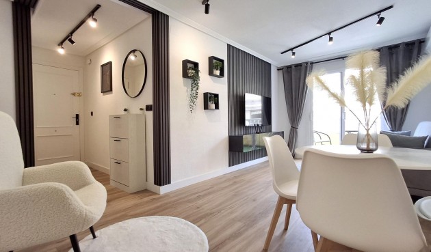 Resale - Apartment -
Torrevieja - Estacion De Autobuses