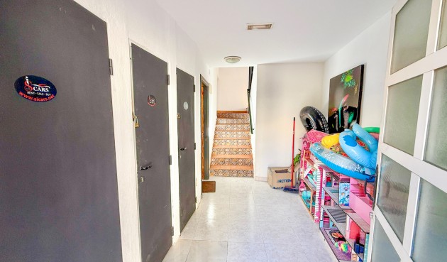 Återförsäljning - Apartment -
San Miguel de Salinas - Inland