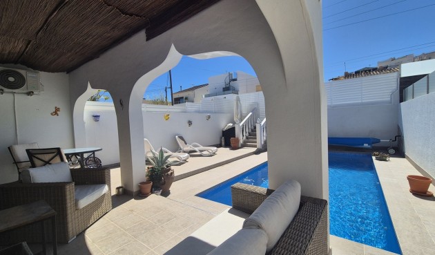 Återförsäljning - Semi Detached -
Villamartin - Costa Blanca