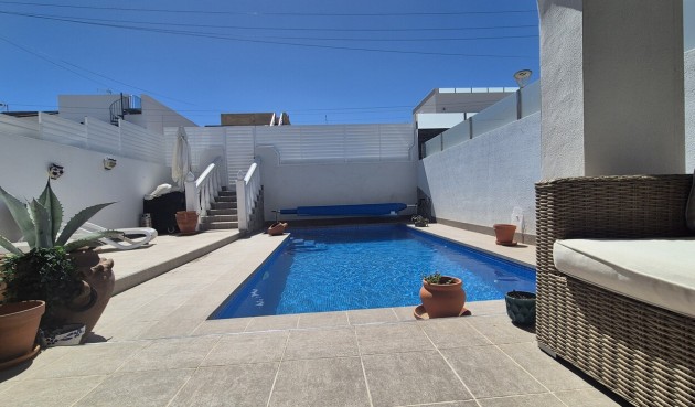 Återförsäljning - Semi Detached -
Villamartin - Costa Blanca