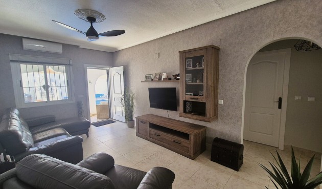 Återförsäljning - Semi Detached -
Villamartin - Costa Blanca