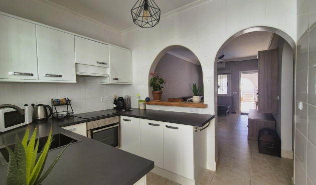 Återförsäljning - Semi Detached -
Villamartin - Costa Blanca