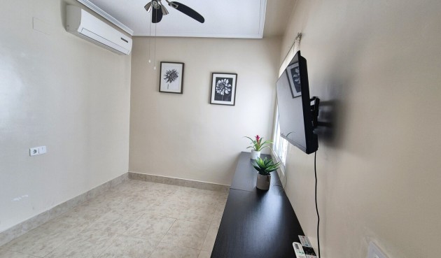 Återförsäljning - Semi Detached -
Villamartin - Costa Blanca
