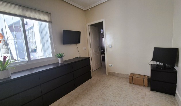 Återförsäljning - Semi Detached -
Villamartin - Costa Blanca