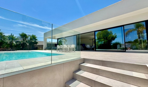 Återförsäljning - Villa -
Orihuela - Las Colinas Golf