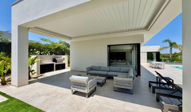 Återförsäljning - Villa -
Orihuela - Las Colinas Golf