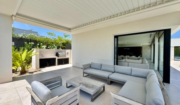 Återförsäljning - Villa -
Orihuela - Las Colinas Golf
