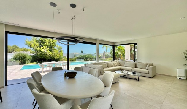 Återförsäljning - Villa -
Orihuela - Las Colinas Golf
