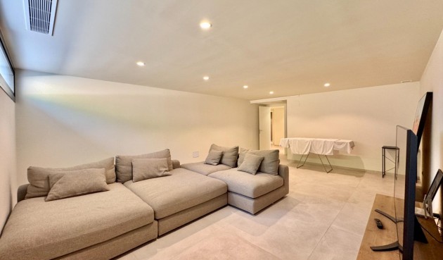 Återförsäljning - Villa -
Orihuela - Las Colinas Golf