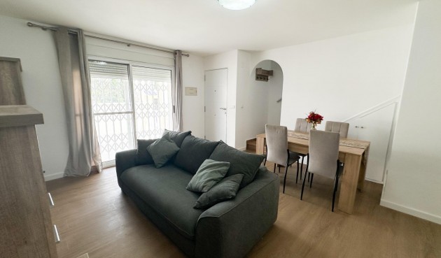 Återförsäljning - Duplex -
San Miguel de Salinas - Las Filipinas