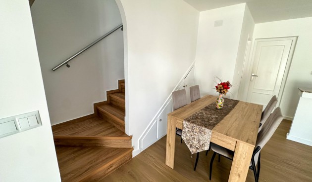 Återförsäljning - Duplex -
San Miguel de Salinas - Las Filipinas