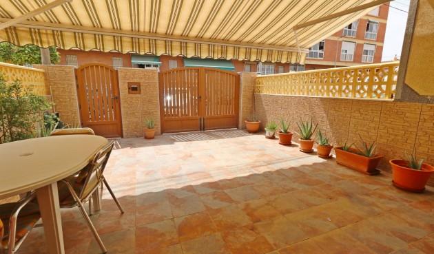 Återförsäljning - Town House -
Torrevieja - Playa De Los Naufragos