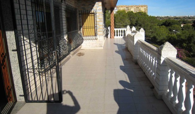 Återförsäljning - Villa -
Campoamor - Costa Blanca