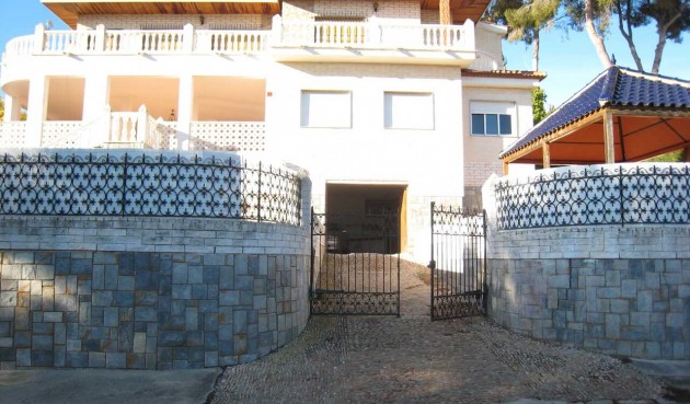 Återförsäljning - Villa -
Campoamor - Costa Blanca