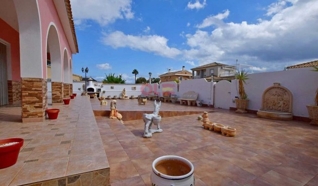 Återförsäljning - Villa -
Cabo Roig - Costa Blanca