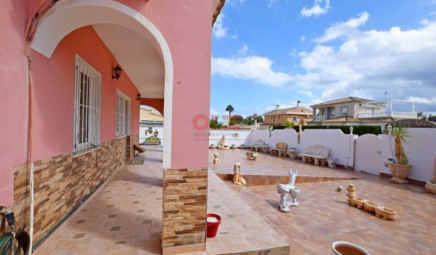 Återförsäljning - Villa -
Cabo Roig - Costa Blanca