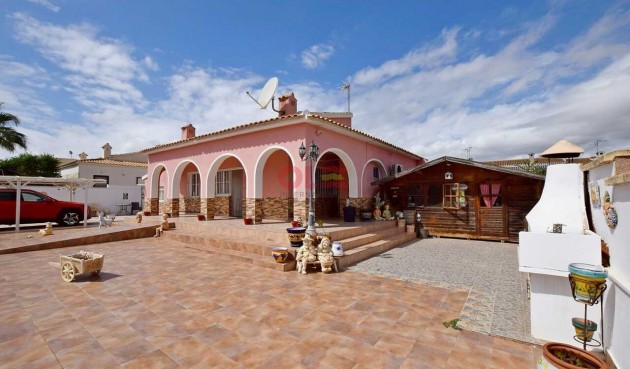 Återförsäljning - Villa -
Cabo Roig - Costa Blanca