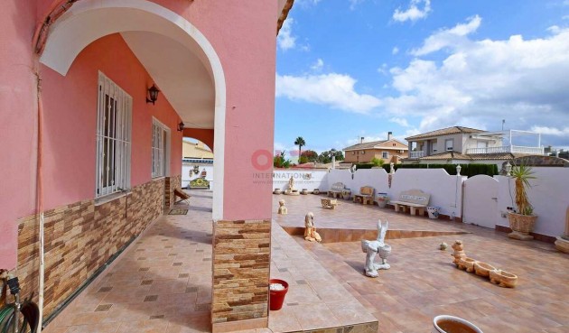 Återförsäljning - Villa -
Cabo Roig - Costa Blanca