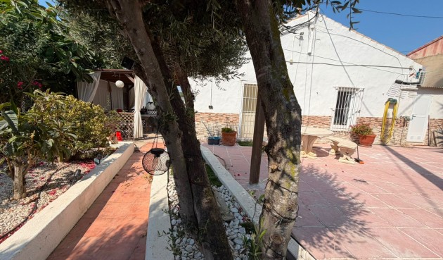 Återförsäljning - Villa -
Orihuela - Inland