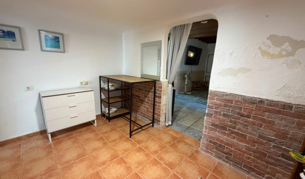 Återförsäljning - Villa -
Orihuela - Inland