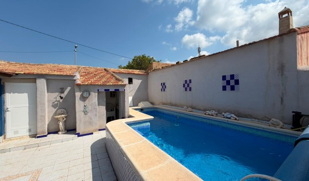 Återförsäljning - Villa -
Orihuela - Inland