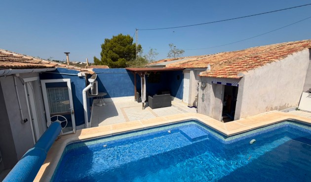 Återförsäljning - Villa -
Orihuela - Inland