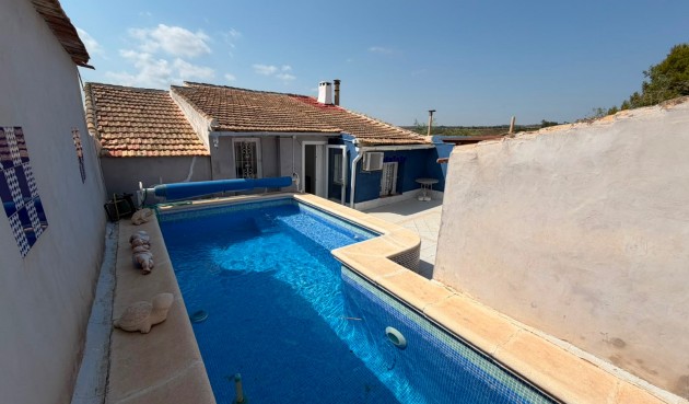 Återförsäljning - Villa -
Orihuela - Inland