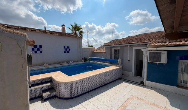 Återförsäljning - Villa -
Orihuela - Inland