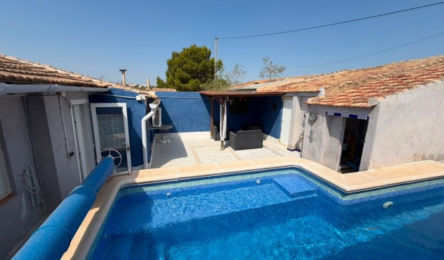 Återförsäljning - Villa -
Orihuela - Inland