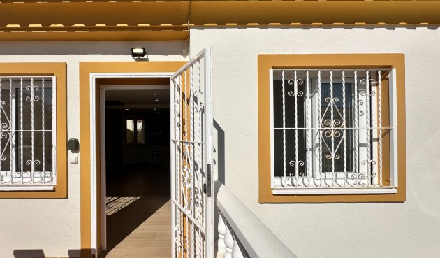 Återförsäljning - Apartment -
Orihuela Costa - Costa Blanca