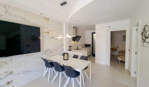 Återförsäljning - Villa -
Villamartin - Costa Blanca