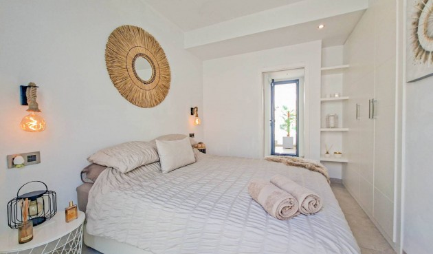 Återförsäljning - Villa -
Villamartin - Costa Blanca