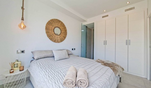 Återförsäljning - Villa -
Villamartin - Costa Blanca
